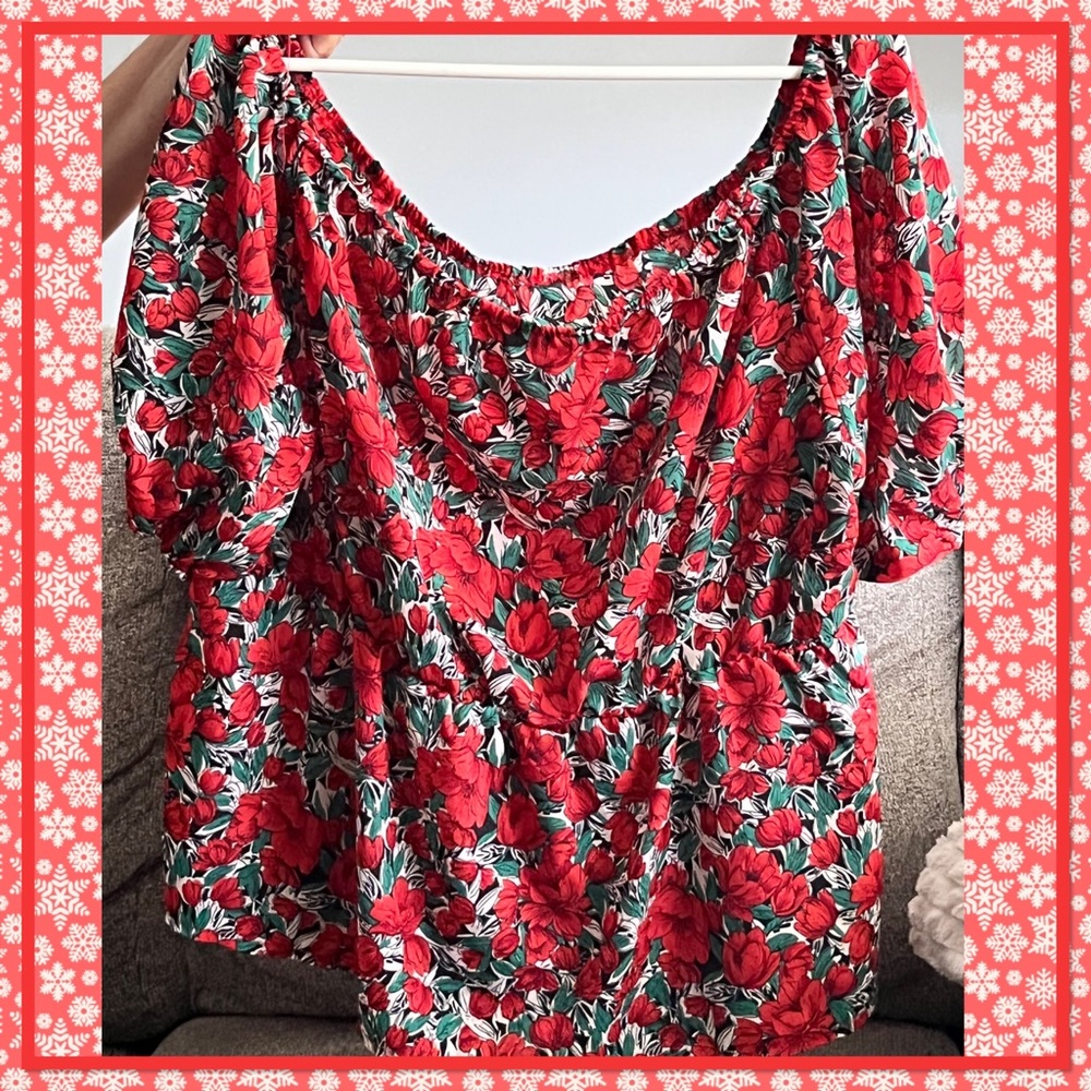 🎉EUC🎉Women’s Short Sleeve Pull Over Crop🎉